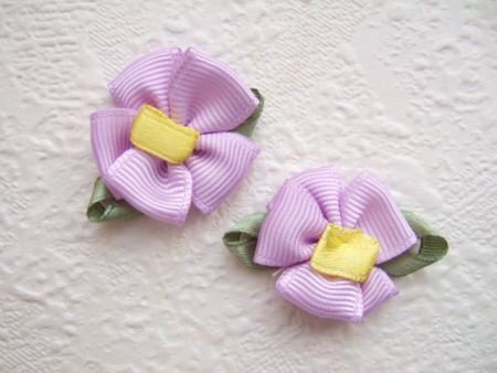 Mooie bloem van grosgrain lint ~ Lila paars - 1