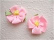 Mooie bloem van grosgrain lint ~ Roze - 1 - Thumbnail