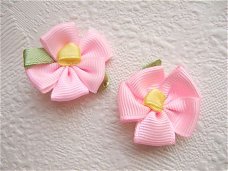 Mooie bloem van grosgrain lint ~ Roze