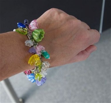 Bloemen armband Zomer van glas handgemaakt. - 1