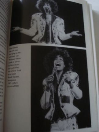 Diva Whitney Houston. BOWMAN, JEFFERY paperback 1994 Met een - Afbeelding 2