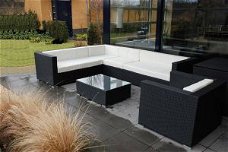 Loungeset zwart wicker met witte kussens nu € 1.395,00