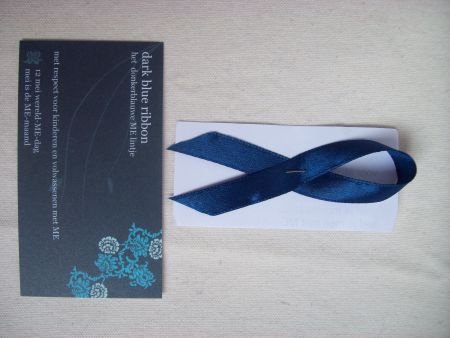 darkblue gelukshart met gratis ME d blauwe ribbon en kaartje - 1