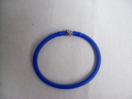 armband donkerblauw met gratis ME ribbon & awareness kaartje - 1