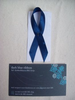 armband donkerblauw met gratis ME ribbon & awareness kaartje - 1