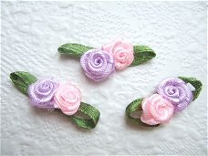 Lief dubbel satijnen roosje ~ Roze / lila paars