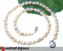 Actie: exclusieve zoetwater parelketting met Strass accenten