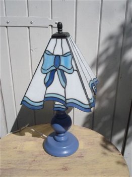 Handgemaakt Tiffany schemerlampje met blauw houten voetje - 1