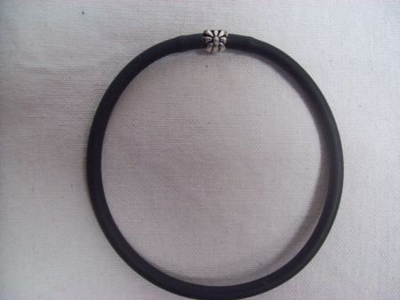 armband zwart rubber met zilver accent armband op maat uni - 1