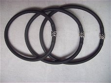 armband zwart rubber met zilver accent armband op maat uni