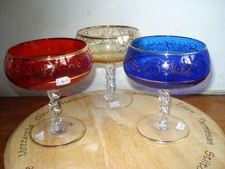 3 mooie gekleurde cocktail glazen goudopdruk gedraaide voet - 1