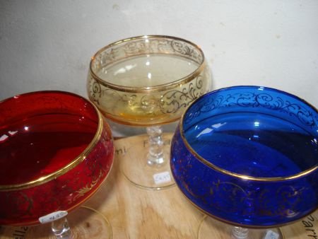 3 mooie gekleurde cocktail glazen goudopdruk gedraaide voet - 1