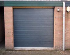 Geïsoleerde Garagedeuren met motor € 675,00 (sectionaaldeur)