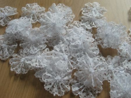 5 rosettes white 5.5 cm - 1