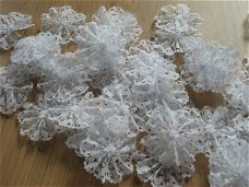 5 rosettes white 5.5 cm