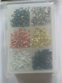 spare part box met 600 tiny round brads neutral/metalic - 1