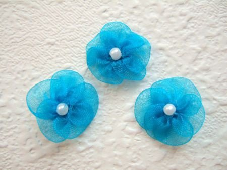 Klein organza bloemetje met een pareltje ~ 1,5 cm ~ Blauw - 1