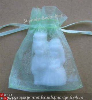 Bruidspaartje zeep met organza zakje bedankjes - 1