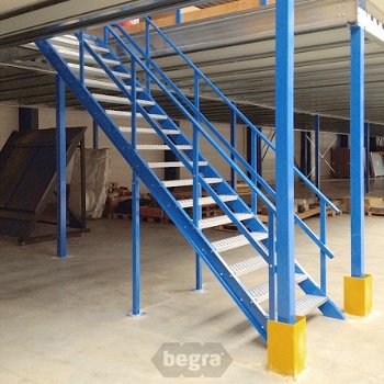 Trappen en ladders: Stalen trap, Steektrap, Bordestrap - 1