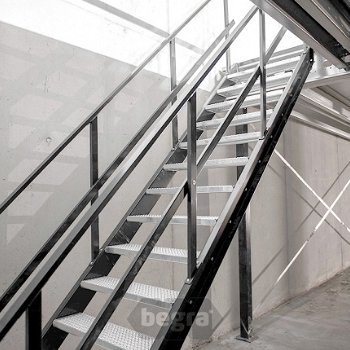 Trappen en ladders: Stalen trap, Steektrap, Bordestrap - 4