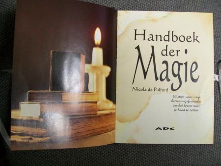 Handboek der Magie Nicola de Pulford 40 stap-voor-stap bez - 1