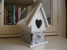 Vogelhuisje voor de babykamer in zilverlook