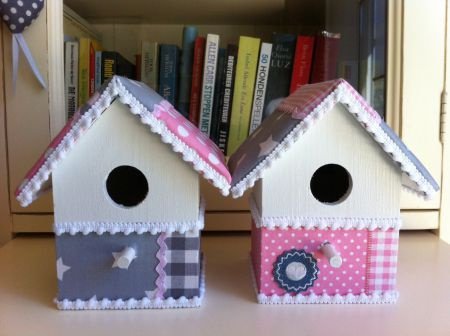 Klein vogelhuisje voor de babykamer in roze-grijs - 2