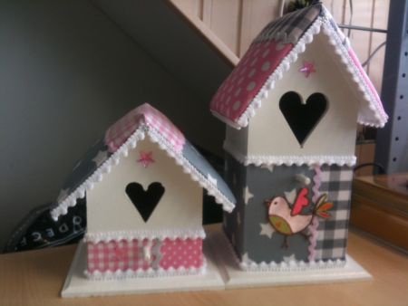 Klein vogelhuisje voor de babykamer in roze-grijs - 3