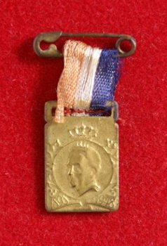 Kleine vergulde (?) medaille 1898-1948 Wilhelmina - 1