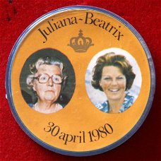 Button Juliana-Beatrix 30 april 1980