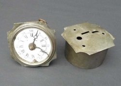 === Uurwerk = voor onderdelen = oud === 20482