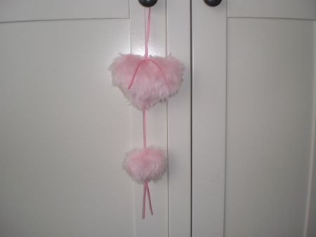 Hanger met pluche roze hartjes - 1