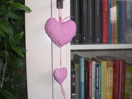 Hanger met roze hartjes - 1