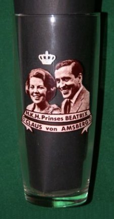 Glas H.K.H. Prinses Beatrix & Claus von Amsberg (huwelijk) -