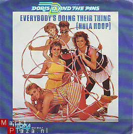 SINGLE * DORIS D & THE PINS * EVERYBODY'S DOING THEIR THING - 1
