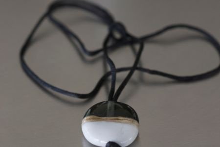 Staalgrijs, sis en grijs aan satijnen ketting NIEUW. - Afbeelding 3