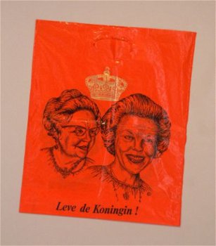 Plastic draagtas Juliana & Beatrix (troonswisseling 1980) - 1