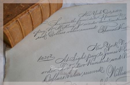 Oude documenten met sierlijk handschrift - 1