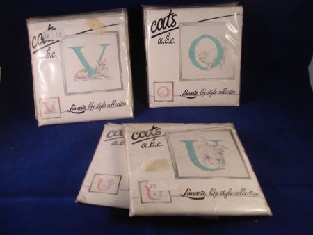 Borduurpakketje Lanarte letterpoezen Cats letter V,O,U,en Z. - 1