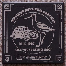 Tegeltje Miniatuur Autoshow Drachten tbv De Fûgelhelling '87