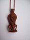 oude afrika hanger houtsnijwerk afrikaans amulet godin beeld - 1 - Thumbnail