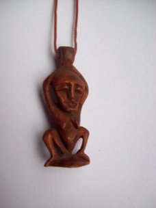 oude afrika hanger houtsnijwerk afrikaans amulet godin beeld