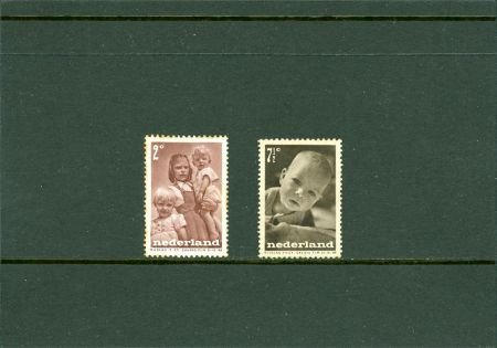 NVPH 495 en 497 Kinderzegels 1947 - 1