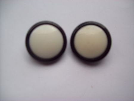 vintage oorknoppen wit met zwarte rand oorbellen klem clips - 1