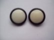 vintage oorknoppen wit met zwarte rand oorbellen klem clips - 1 - Thumbnail