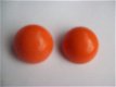 vintage oorknoppen oranje retro oorbellen oorclips 1/2 bol - 1 - Thumbnail