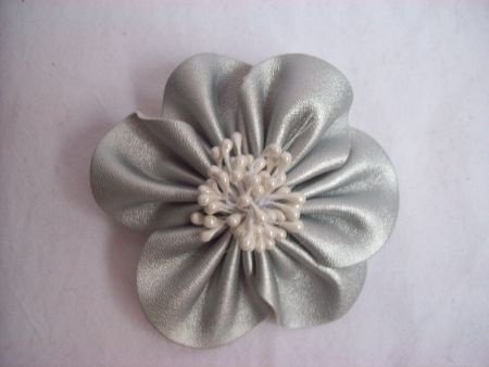 corsage zilver broche bloem leer met speld en klem - 1