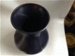 Zwarte vaas gemerkt met label style keramik - 2 - Thumbnail