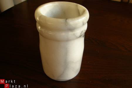 Mooi gemarmerd Onyx vaasje. - nr. 1