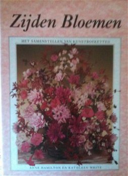 Zijden bloemen, Anne Hamilton en Kathleen White - 1